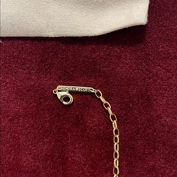 Kendra Scott Abbie long pendant NWT - Picture 10 of 13